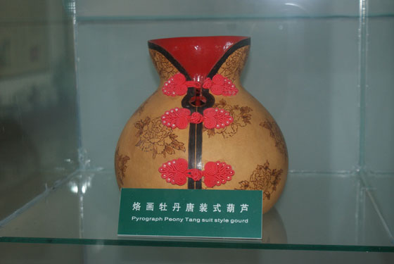 烙画牡丹唐装葫芦