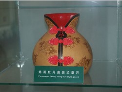 烙画牡丹唐装葫芦